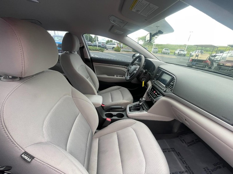 Hyundai Elantra Vehicle Image 10