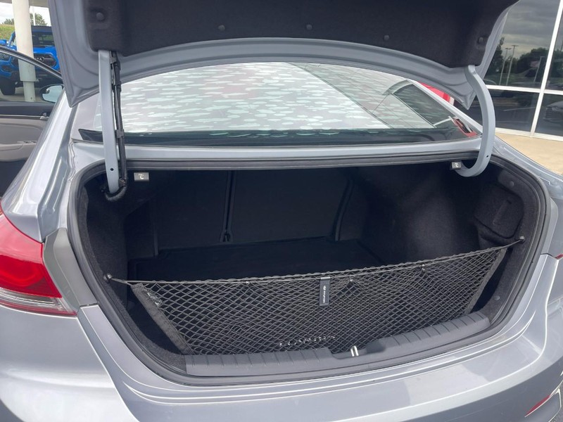 Hyundai Elantra Vehicle Image 15