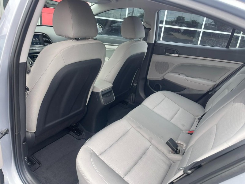 Hyundai Elantra Vehicle Image 16
