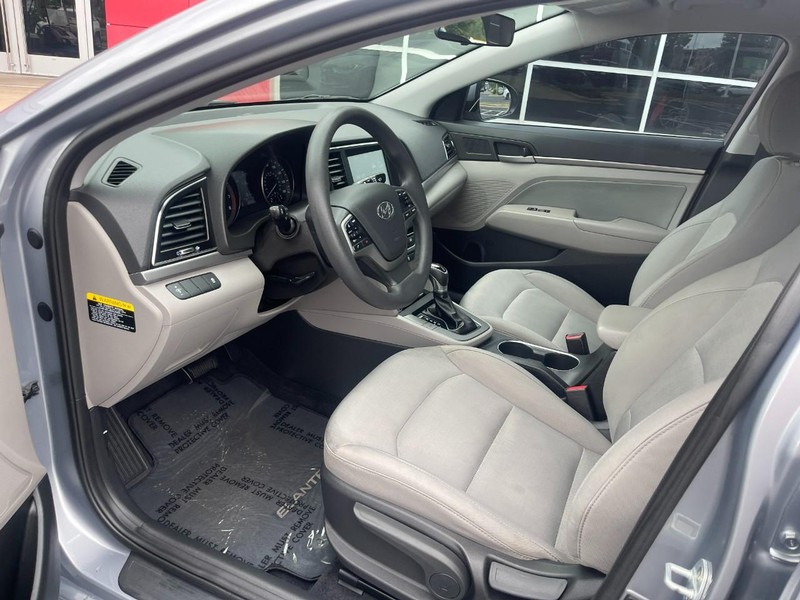 Hyundai Elantra Vehicle Image 18
