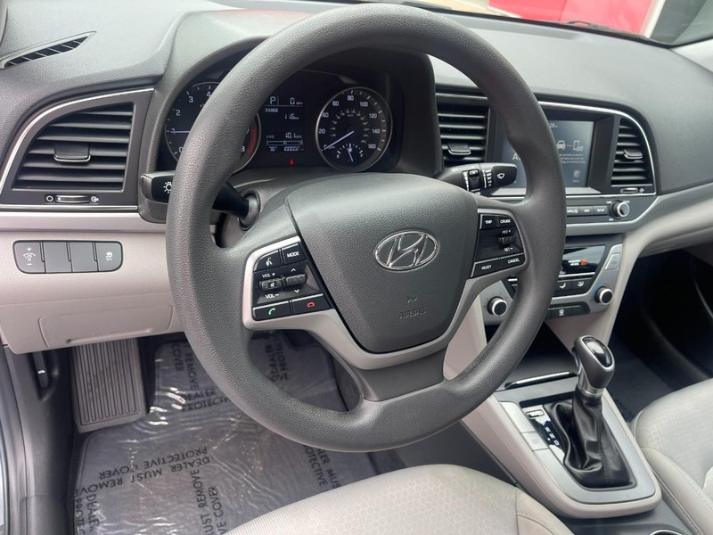 Hyundai Elantra Vehicle Image 21