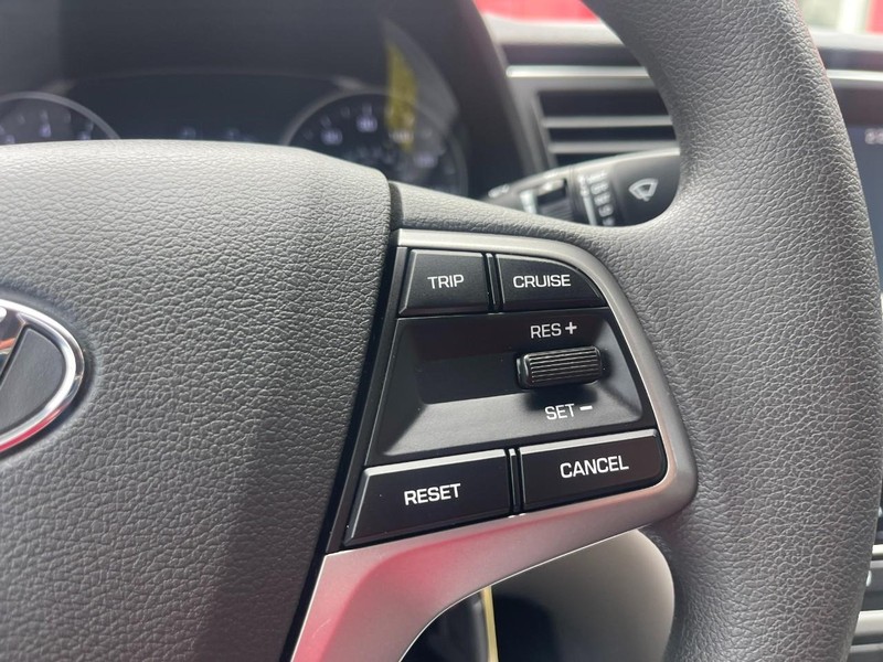 Hyundai Elantra Vehicle Image 23