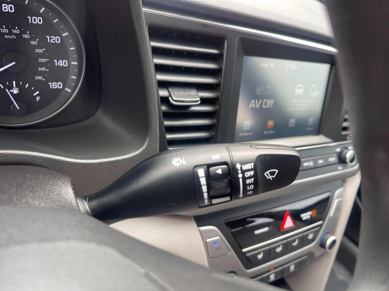 Hyundai Elantra Vehicle Image 25