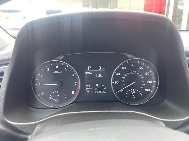 Hyundai Elantra Vehicle Image 26