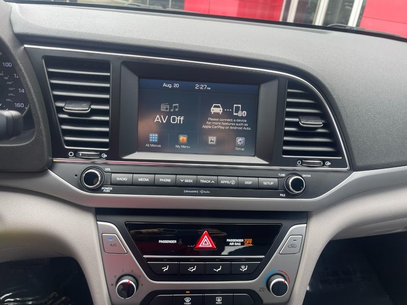 Hyundai Elantra Vehicle Image 28