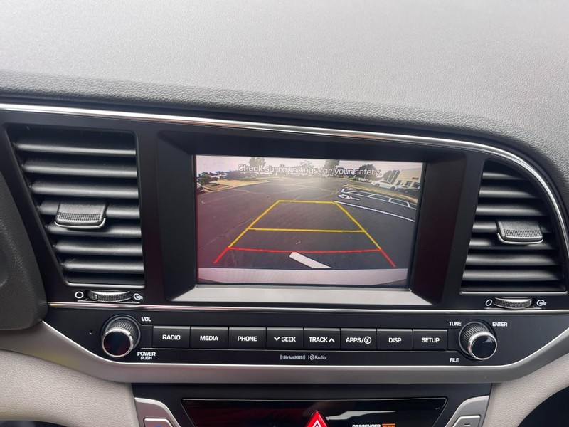 Hyundai Elantra Vehicle Image 29