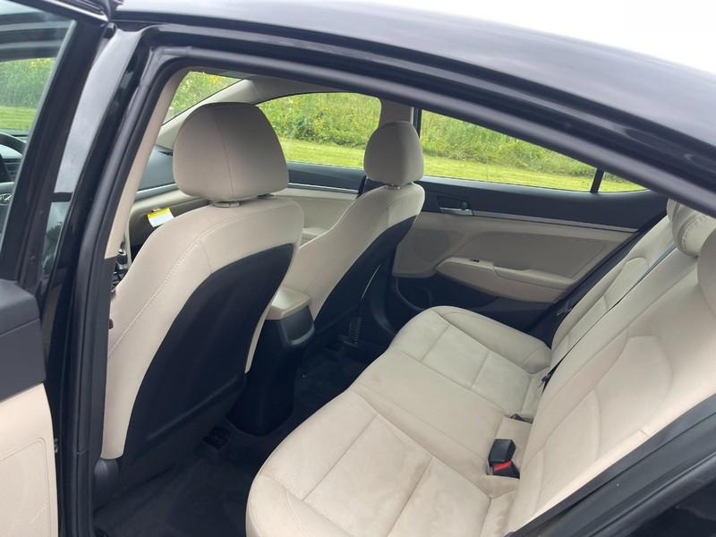Hyundai Elantra Vehicle Image 11