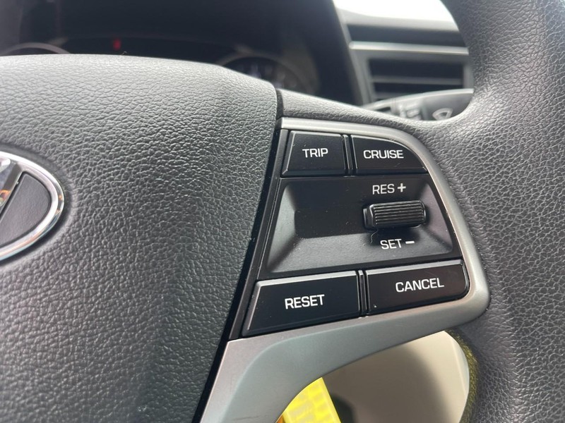 Hyundai Elantra Vehicle Image 20