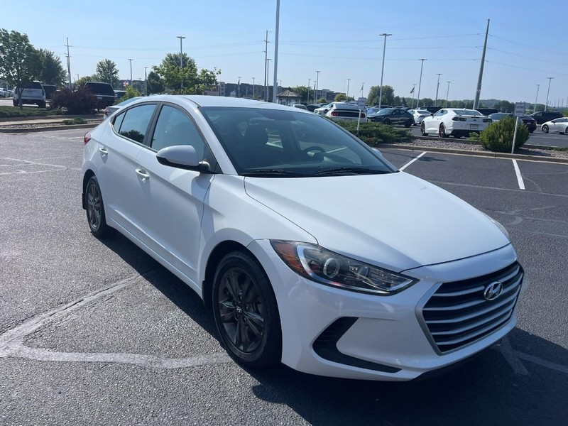 Hyundai Elantra Vehicle Image 02