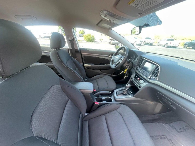 Hyundai Elantra Vehicle Image 06