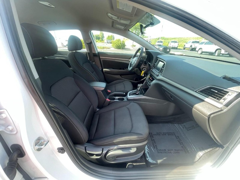 Hyundai Elantra Vehicle Image 07