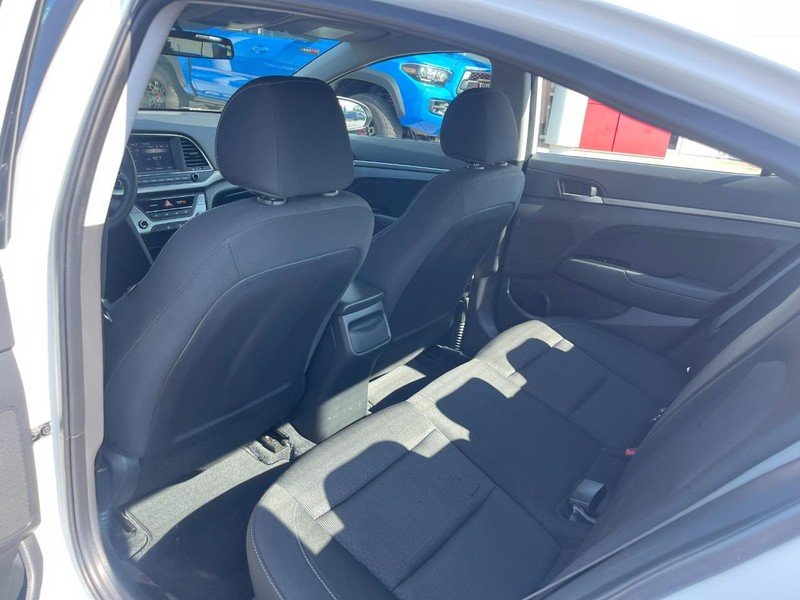 Hyundai Elantra Vehicle Image 11