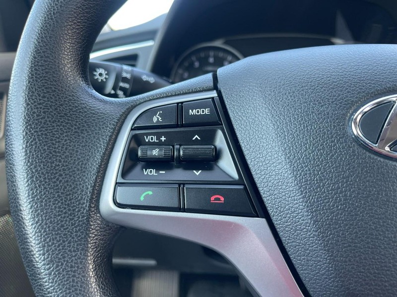 Hyundai Elantra Vehicle Image 17