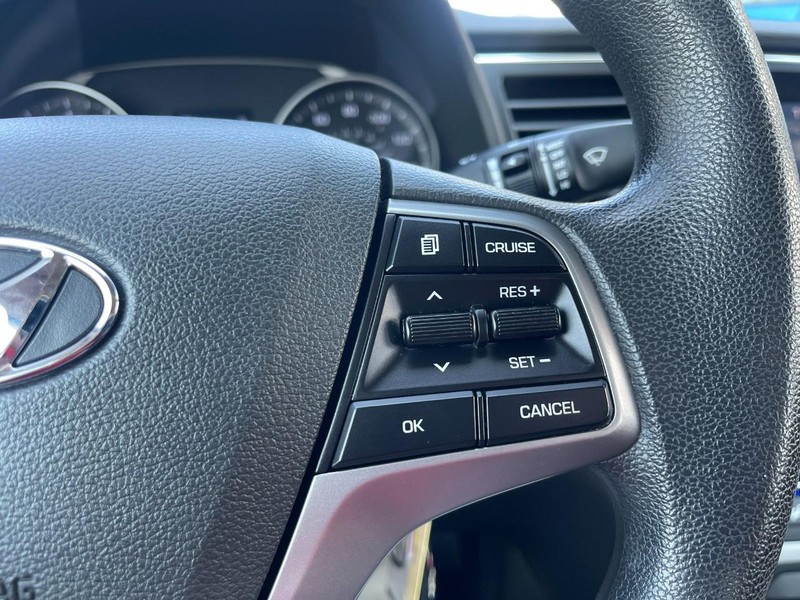 Hyundai Elantra Vehicle Image 18
