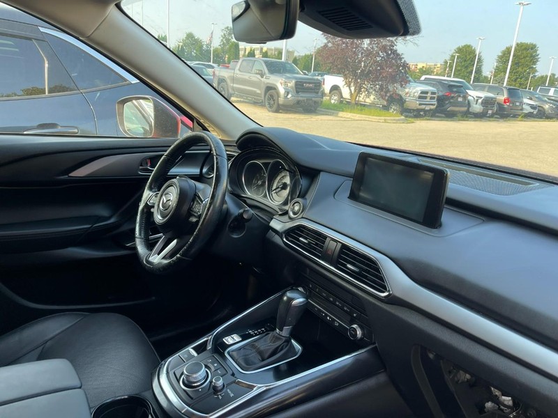 Mazda CX-9 Vehicle Image 02