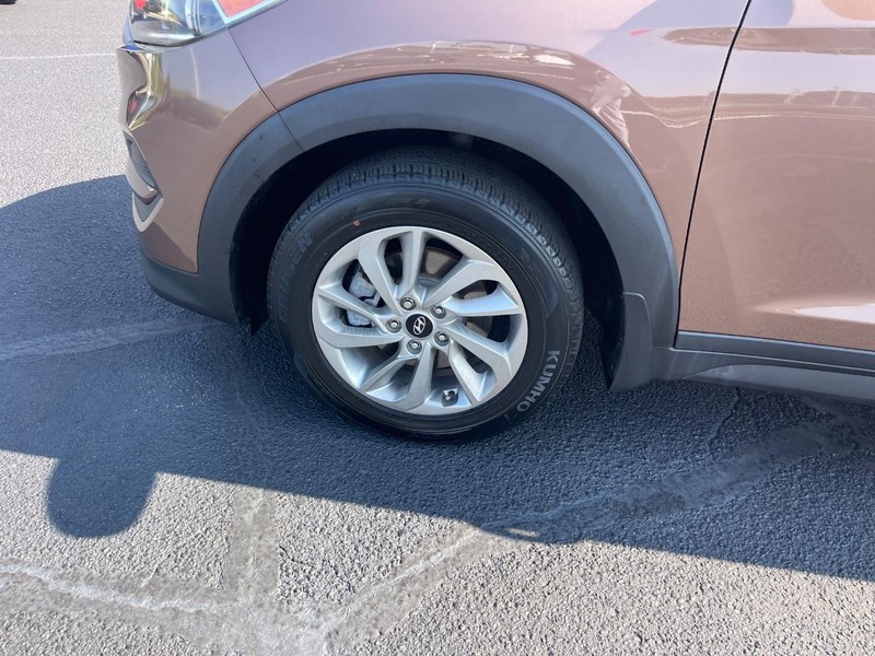 Hyundai Tucson Vehicle Image 05