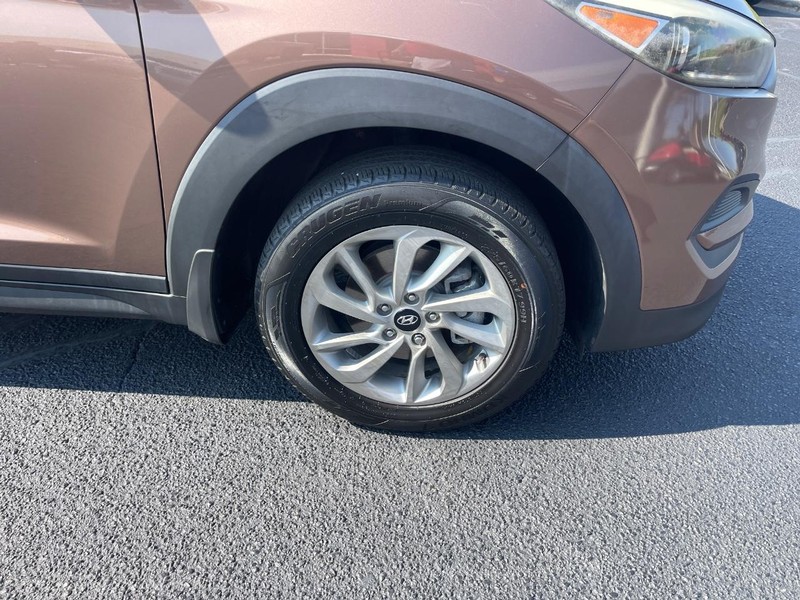 Hyundai Tucson Vehicle Image 09