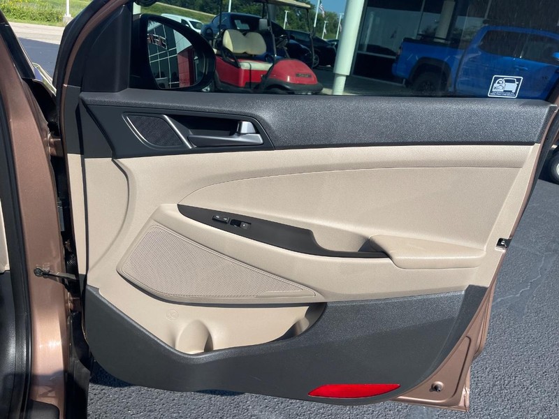 Hyundai Tucson Vehicle Image 11