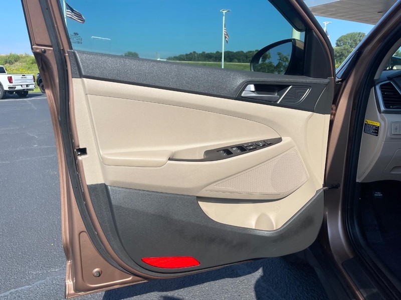 Hyundai Tucson Vehicle Image 21