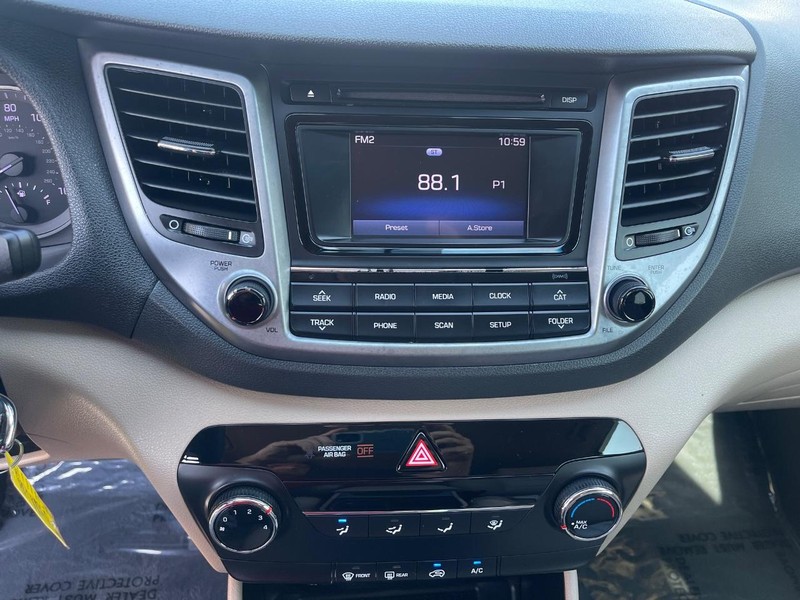 Hyundai Tucson Vehicle Image 29