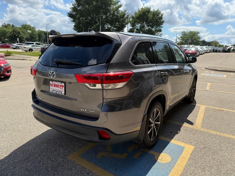Toyota Highlander Vehicle Image 05