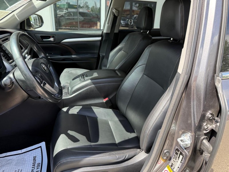 Toyota Highlander Vehicle Image 09
