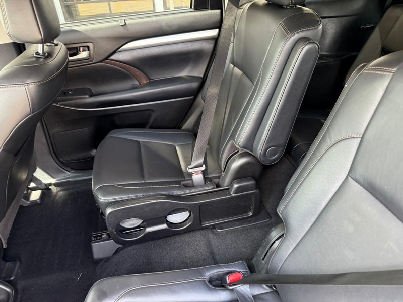 Toyota Highlander Vehicle Image 13
