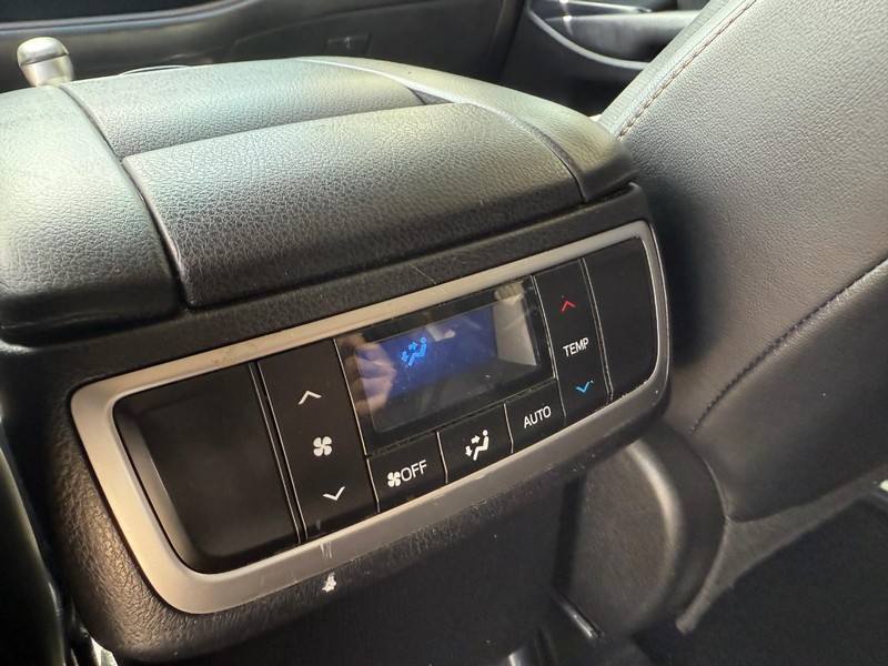 Toyota Highlander Vehicle Image 15