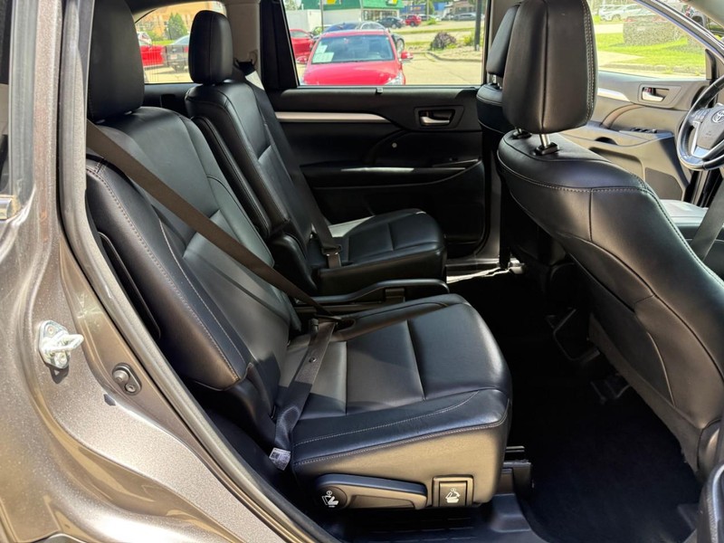 Toyota Highlander Vehicle Image 19