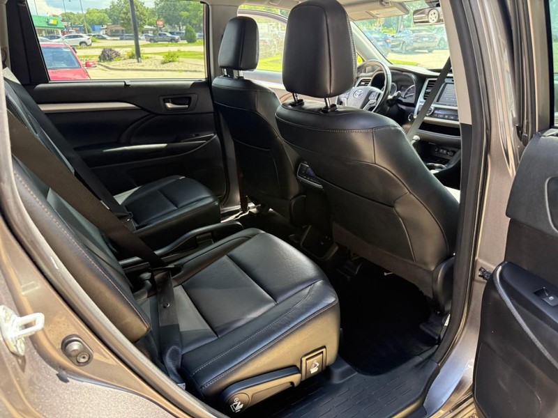 Toyota Highlander Vehicle Image 20