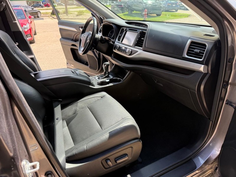 Toyota Highlander Vehicle Image 22