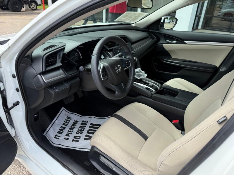Honda Civic Sedan Vehicle Image 10