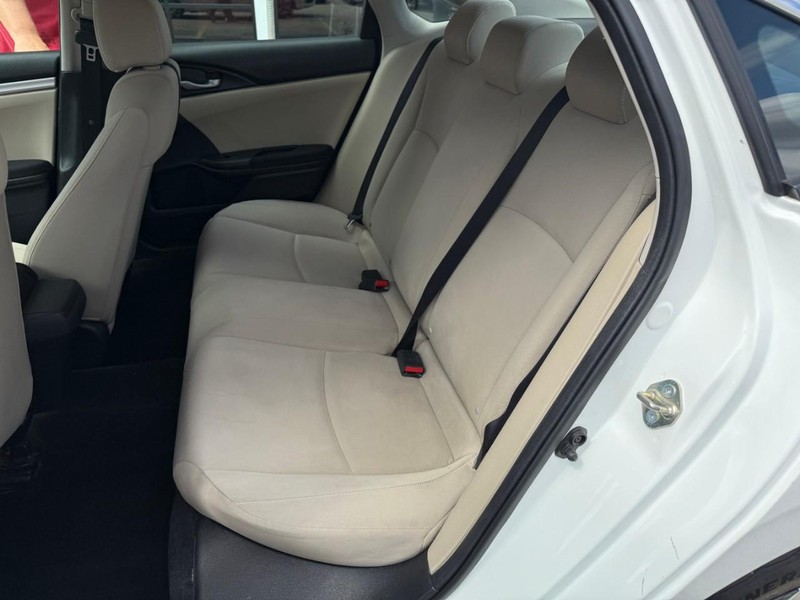 Honda Civic Sedan Vehicle Image 11