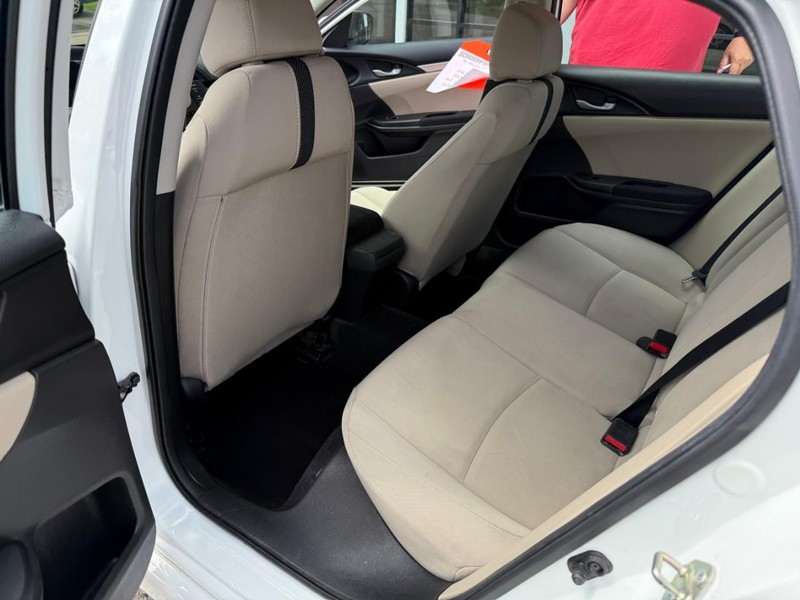 Honda Civic Sedan Vehicle Image 12