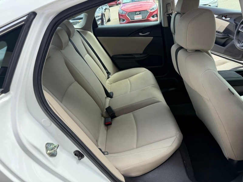 Honda Civic Sedan Vehicle Image 13