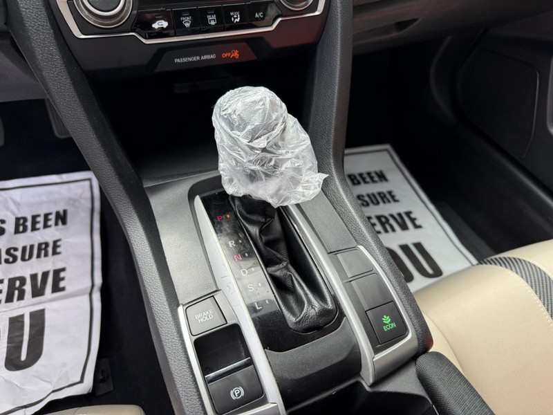 Honda Civic Sedan Vehicle Image 25