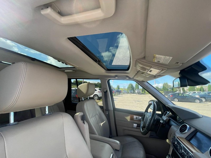 Land Rover LR4 Vehicle Image 03