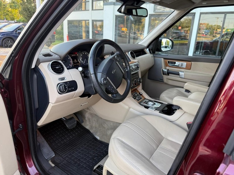 Land Rover LR4 Vehicle Image 10