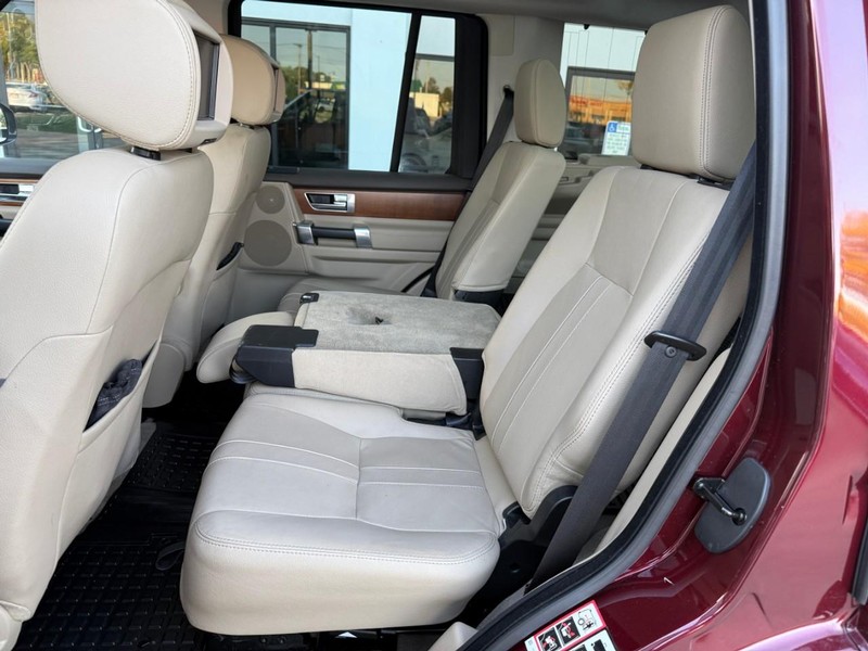 Land Rover LR4 Vehicle Image 11