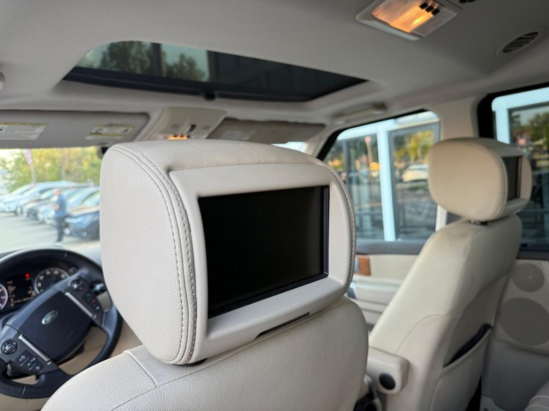 Land Rover LR4 Vehicle Image 13