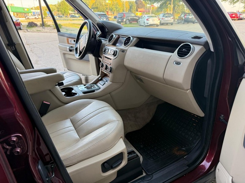 Land Rover LR4 Vehicle Image 23