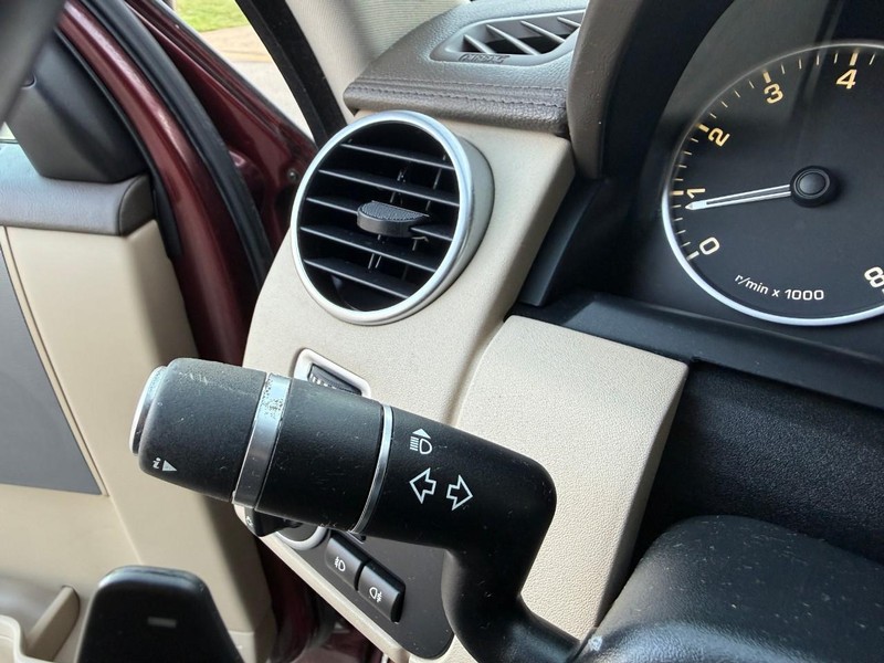 Land Rover LR4 Vehicle Image 28