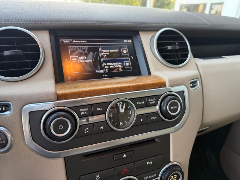 Land Rover LR4 Vehicle Image 32