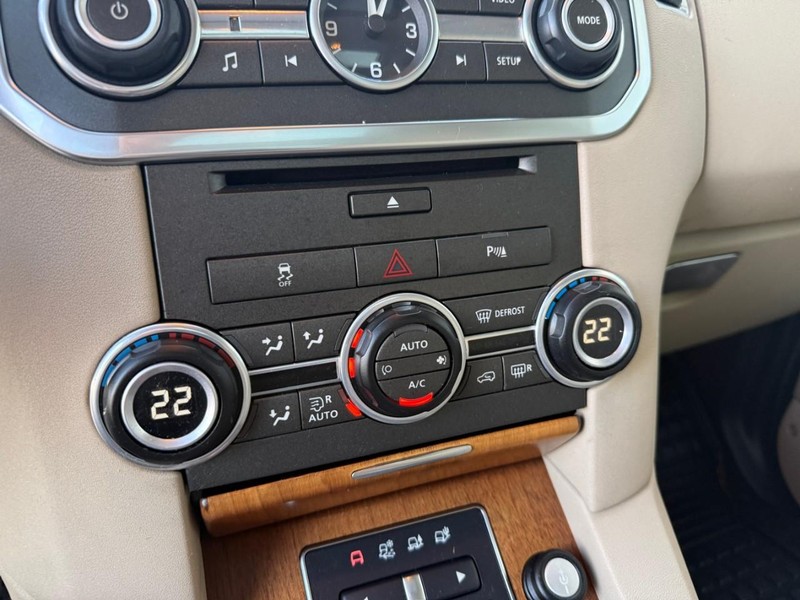 Land Rover LR4 Vehicle Image 33