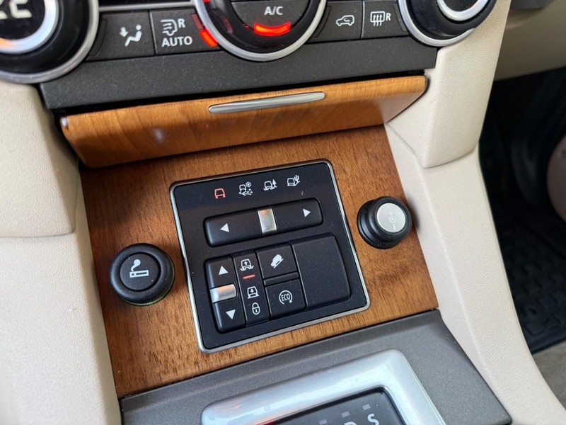 Land Rover LR4 Vehicle Image 34
