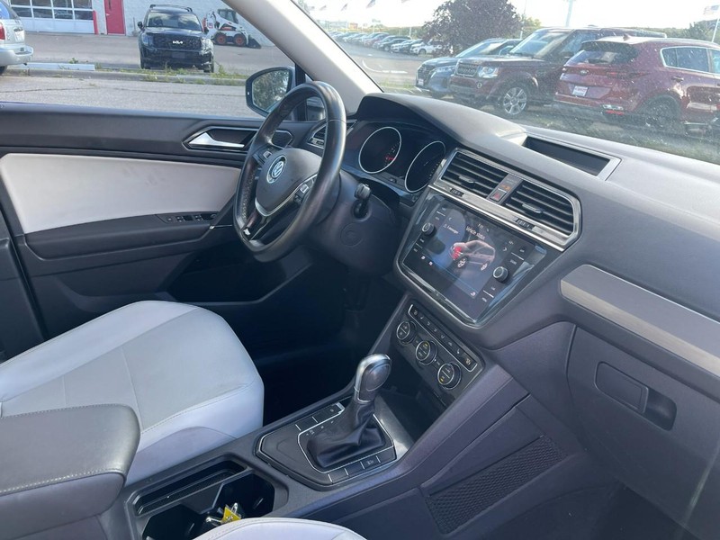 Volkswagen Tiguan Vehicle Image 02