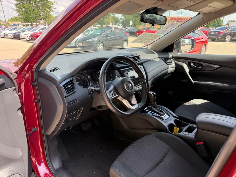 Nissan Rogue Vehicle Image 10