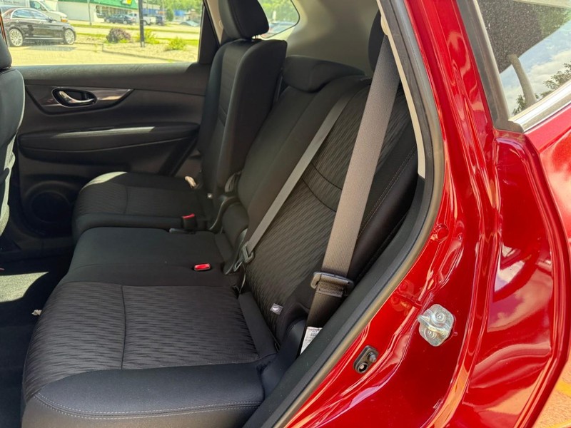 Nissan Rogue Vehicle Image 11