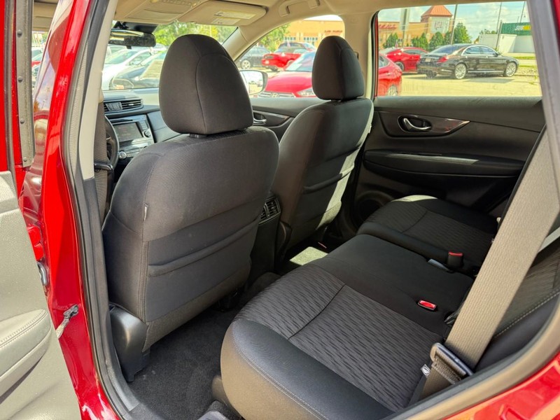 Nissan Rogue Vehicle Image 12