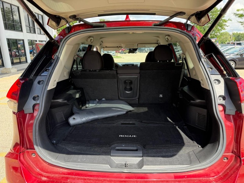 Nissan Rogue Vehicle Image 13